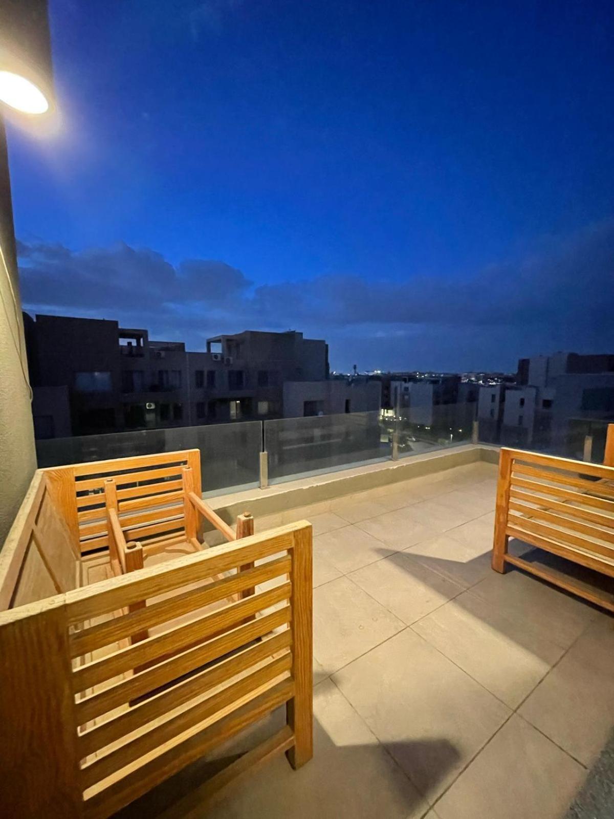 The Village Gate - Penthouse - Palm Hills Apartment *